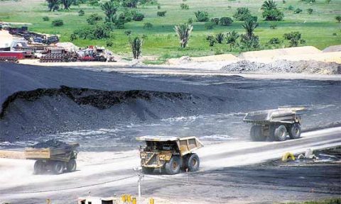 Minera admite vertimiento de carbón en aguas colombianas