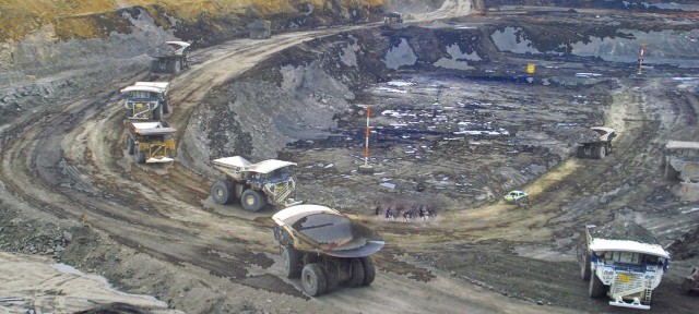 Locomotora minera no se ha descarrilado en Colombia: Ministro de Minas