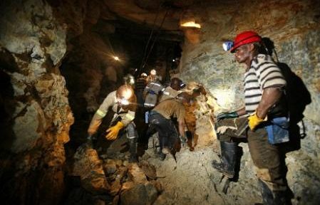 Mueren 2 mineros tras inhalar metano en una mina de Sudáfrica