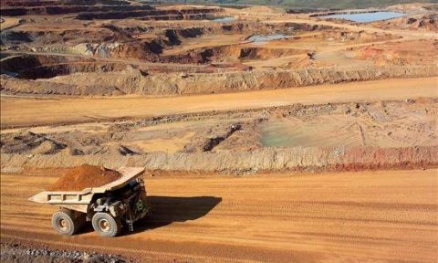 Exportaciones mineras de Perú bajan en 23,6%