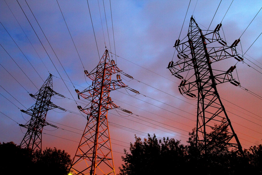 Gobierno espera incluir unión de sistemas eléctricos SIC y Sing en plan de 2014	
