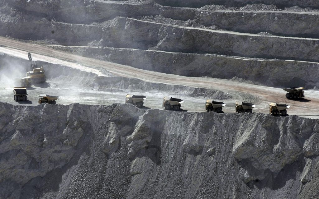 Grandes mineras advierten fuga de capitales si no mejora competitividad de la industria	