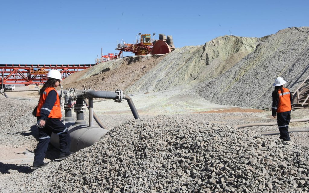 Trabajadores de minera Collahuasi aprueban contrato colectivo anticipado