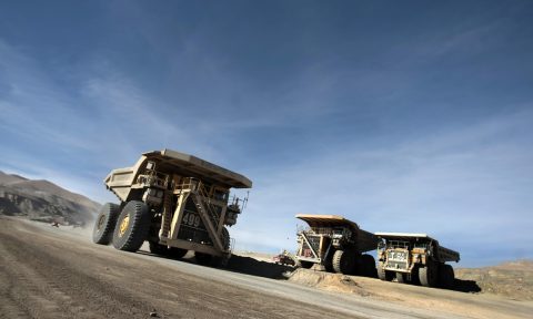Grandes mineras analizan el impacto en baja del precio del cobre