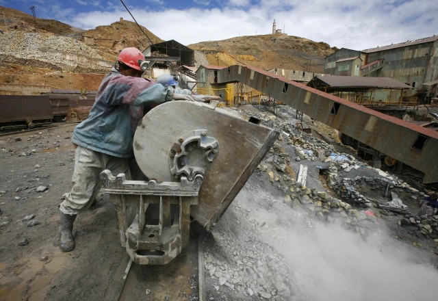 Se vera en ley boliviana consulta previa para realizar trabajos mineros