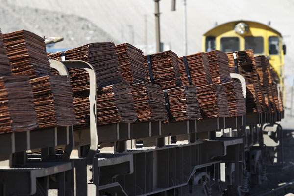 FMI califica de "impresionante" crecimiento chileno, pero alerta efectos de baja del cobre	