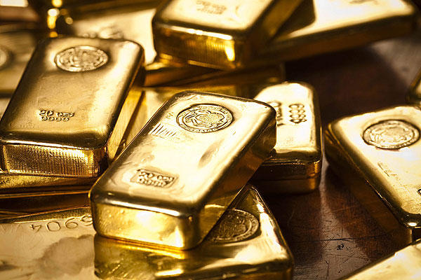 Oro cierra sobre los US$1.300 la onza. Prevén más alzas de corto plazo, pero acotadas	