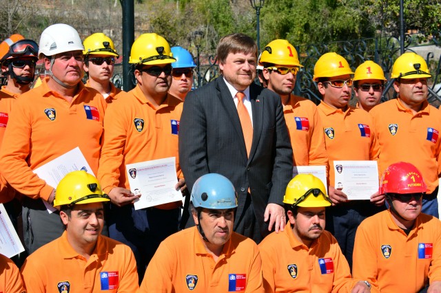 Ministro de Minería destaca seguridad y rol femenino en Día del Minero