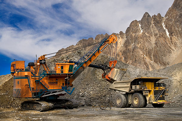 Minera Anglo American dice reestructuración es "esencial"
