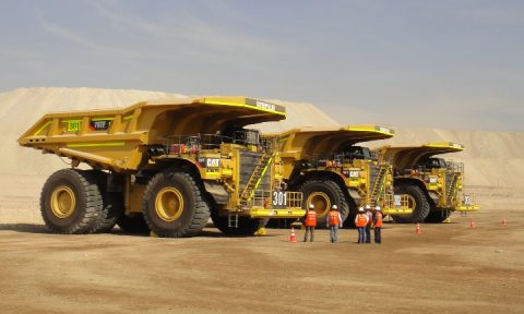 Mercado de camiones cae casi 20% en 2013 por retraso en inversión minera