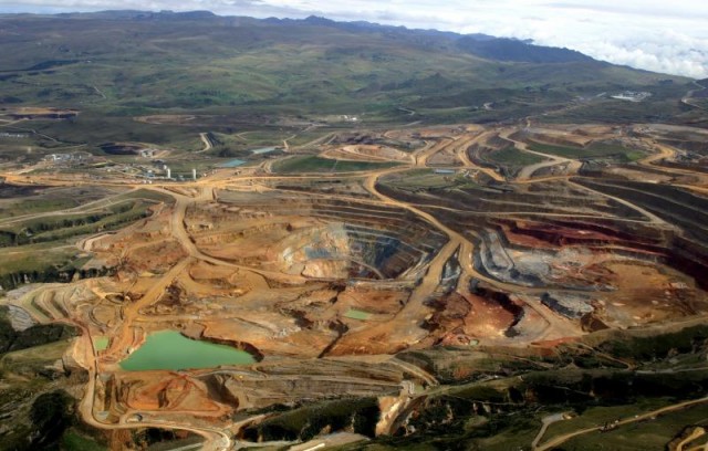 El sector minero de Perú bajaría sus inversiones en 2014
