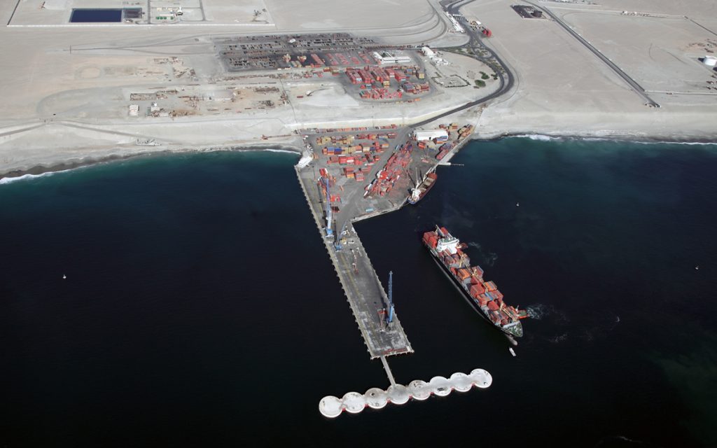 Paro suma cuatro mil trabajadores portuarios e impacta traslado de carga en cuatro regiones