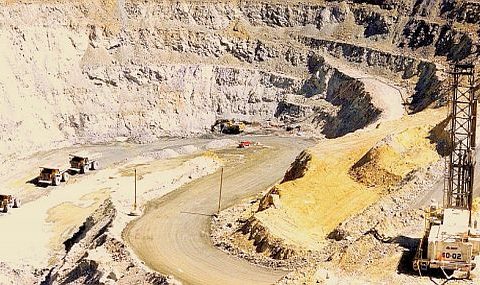 Minera Hochschild supera meta de producción de plata en 2013