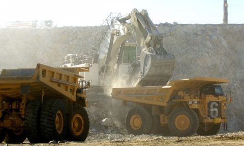 Inversión en exploración minera en Perú cae 26% en 2013