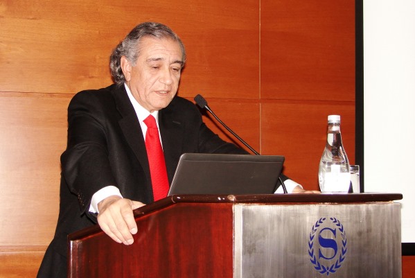 Sergio Hernández, vicepresidente de Cochilco, durante su intervención en Minelixi 2014. (Foto: Eric Rivera) 