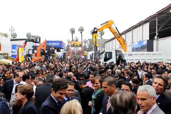 Un gran cantidad de visitantes estuvieron presentes en la jornada inaugural del mayor encuentro minero de Perú en 2014.
