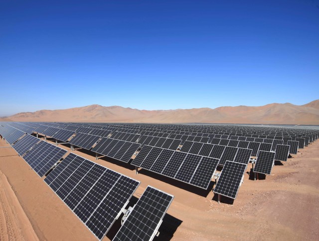 Amanecer Solar CAP, el parque solar fotovoltaico más grande de Latinoamérica, desarrollado y construido por la empresa SunEdison y viabilizado por el grupo CAP, abastecerá de energía a Cerro Negro Norte. (Foto: CAP Minería).