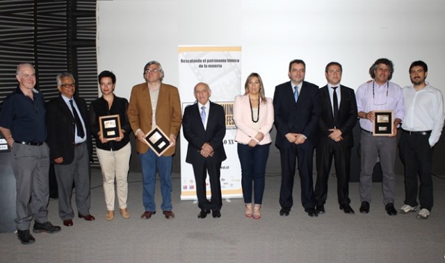 Los ganadores de la segunda versión del Mining Film Fest, en la ceremonia de premiación que se realizó este martes 9 de diciembre en el Centro Cultural Palacio La Moneda. (Fotos: Aprimin)