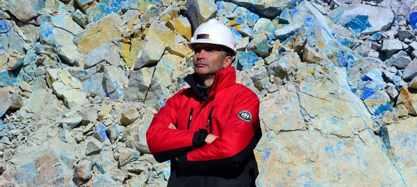 De profesión ingeniero civil en minas de la Universidad de Santiago de Chile con estudios de postgrado en Chile y España, López comenzó a adentrarse en la minería cuando estaba en plena fase de despegue. (Foto: Minera Caserones).