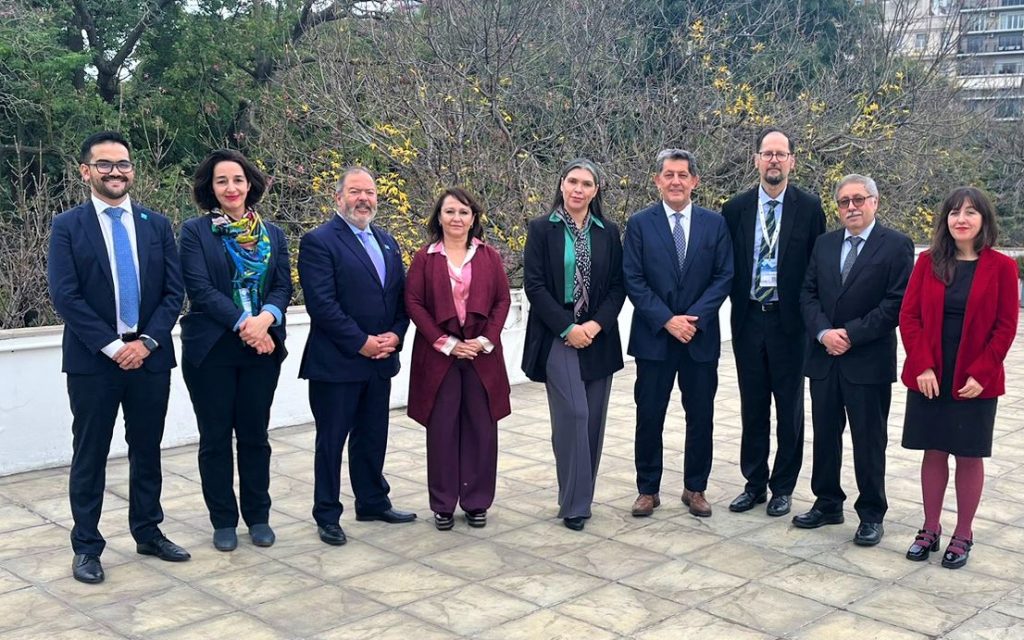 Ministra y equipo embajada Chile en Argentina